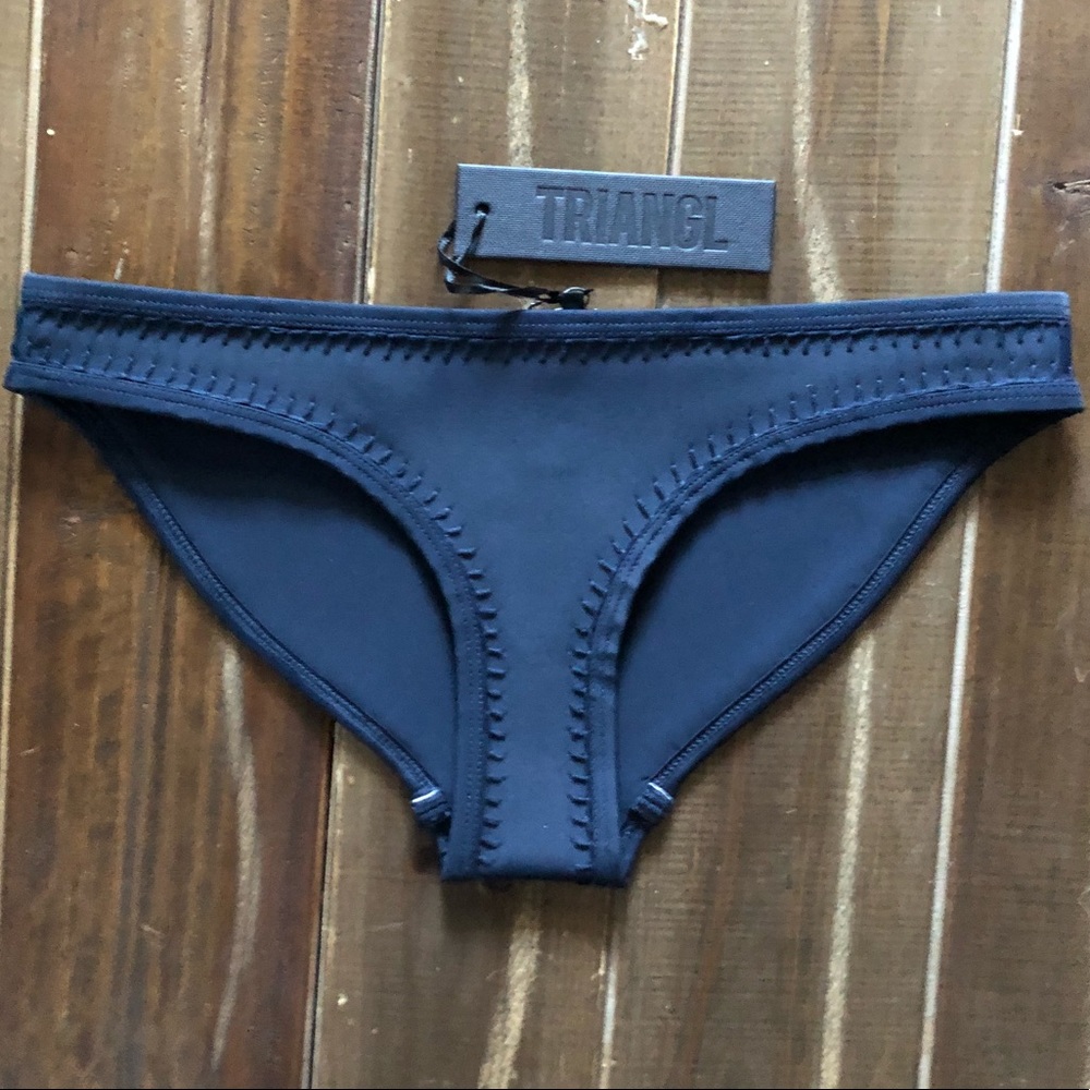 NWT Auth Triangl Navy Crochet